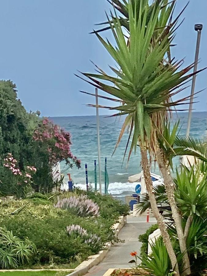 Mikes On The Beach 赫索尼索斯 外观 照片
